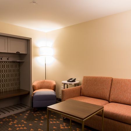 Holiday Inn Hotel & Suites - Mount Pleasant By Ihg Экстерьер фото