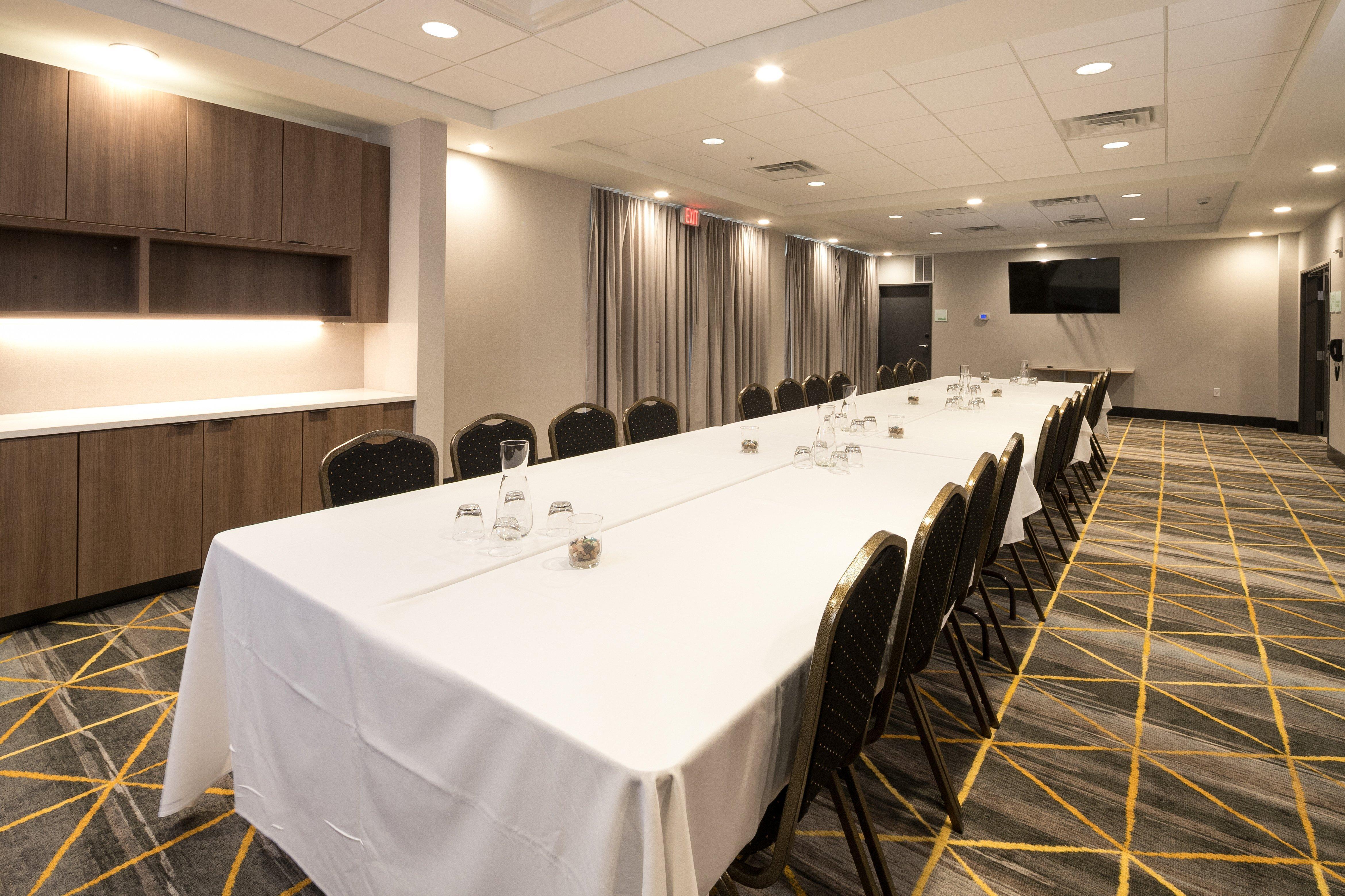 Holiday Inn Hotel & Suites - Mount Pleasant By Ihg Экстерьер фото