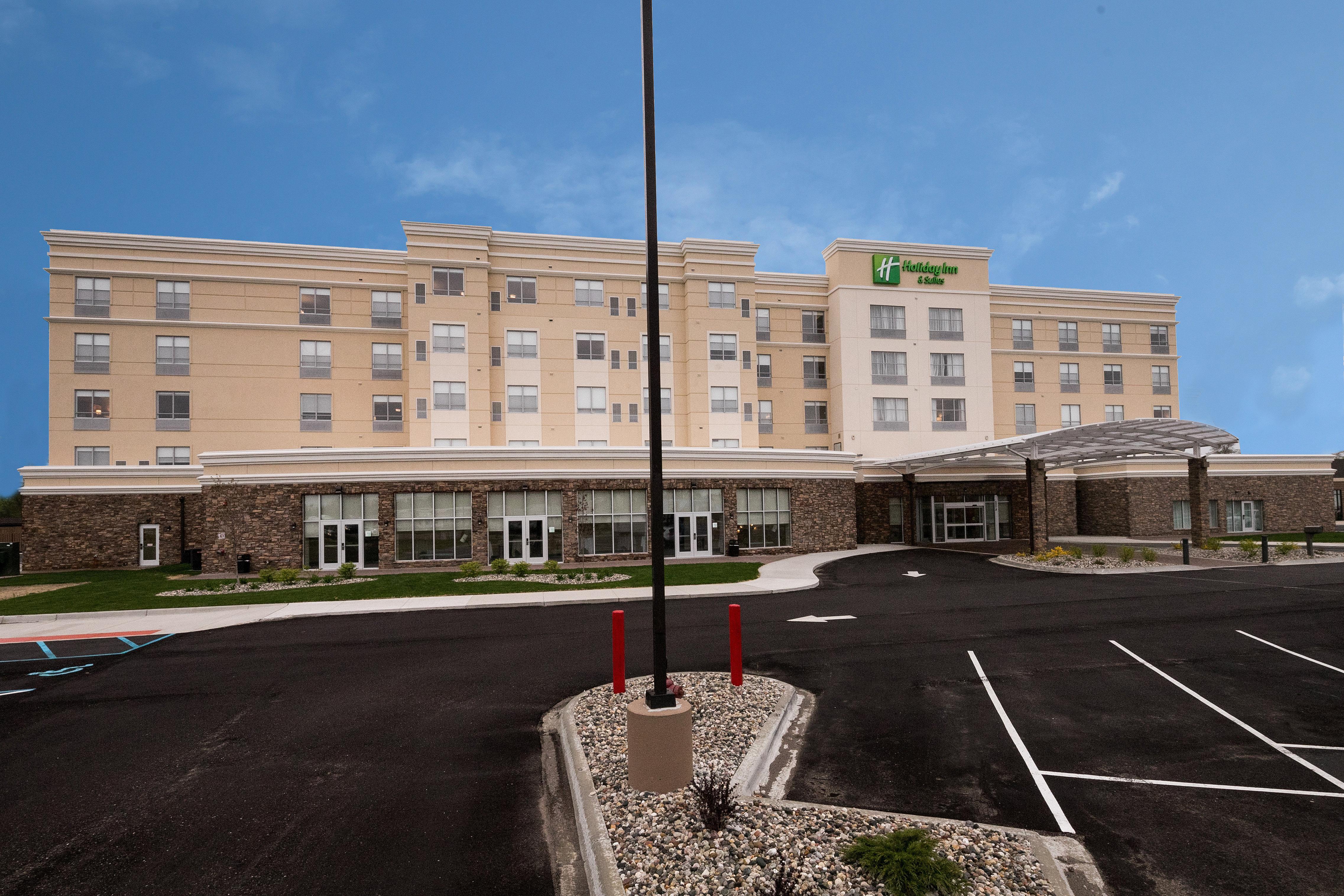 Holiday Inn Hotel & Suites - Mount Pleasant By Ihg Экстерьер фото