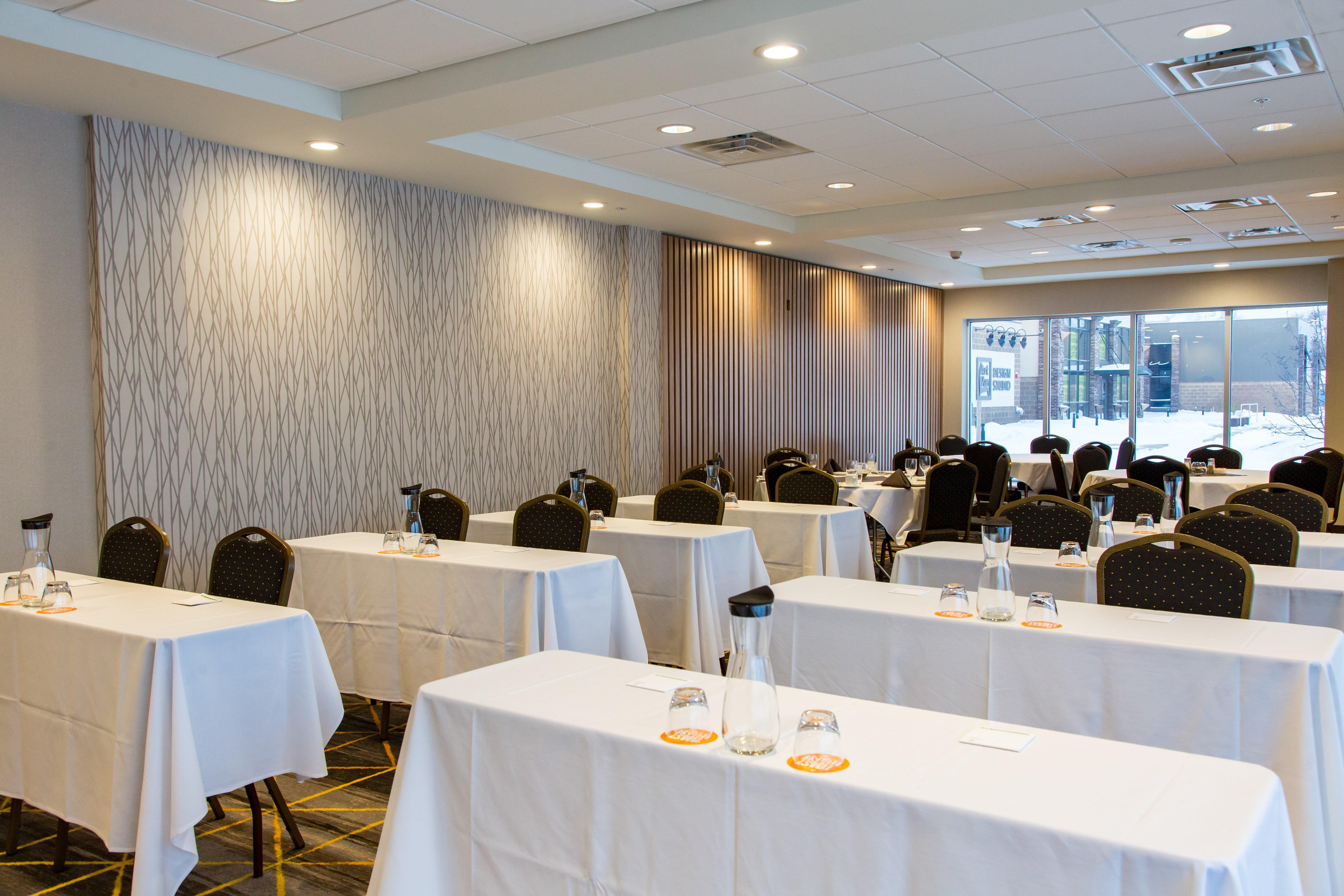 Holiday Inn Hotel & Suites - Mount Pleasant By Ihg Экстерьер фото