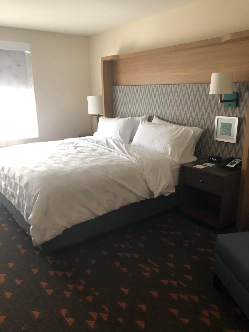 Holiday Inn Hotel & Suites - Mount Pleasant By Ihg Экстерьер фото